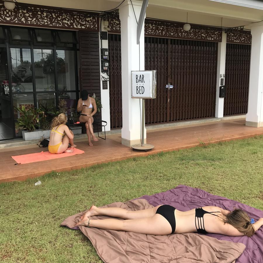 素叻他尼 Barandbed Urt旅舍 外观 照片